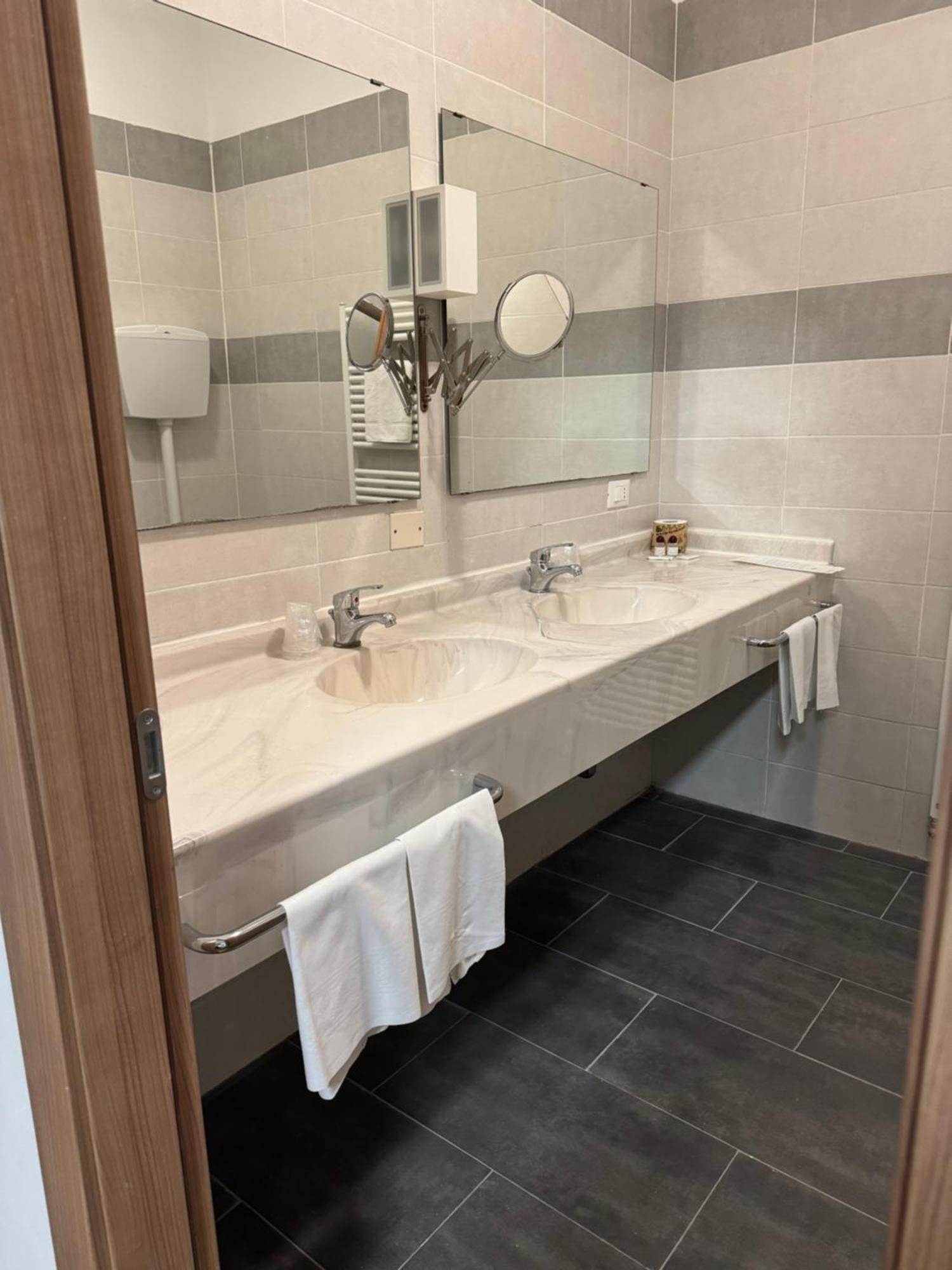 Hotel La Torre Formigine Bagian luar foto